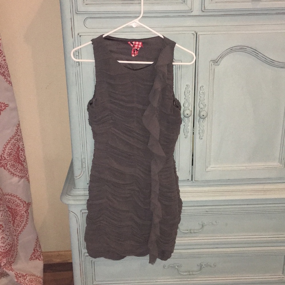 Olive Green fitted party dress! - Picture 4 of 4